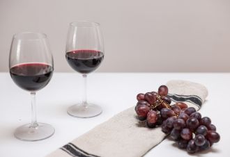 Top 9 Benefits of Drinking Red Wine