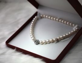 The Elegance of Pearl Jewelry: How to Style It